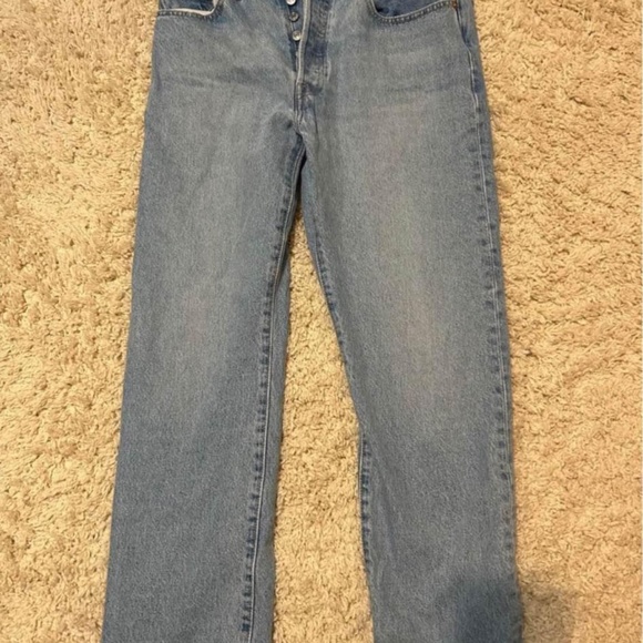 Women’s Levi’s jeans - Picture 2 of 2